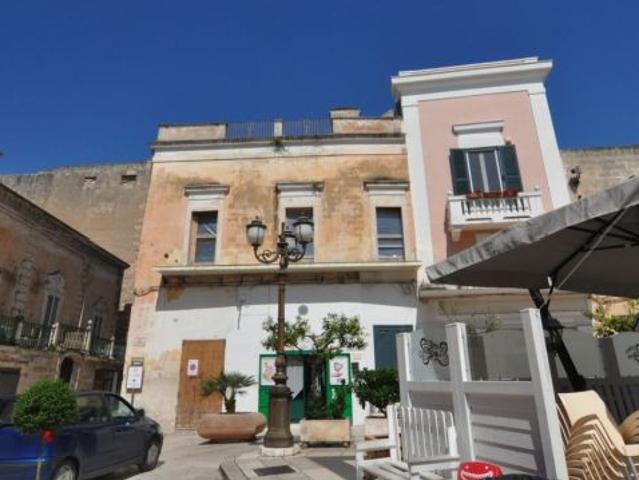 STABILE INDIPENDENTE PIAZZA REGINA MARGHERITA GROTTAGLIE