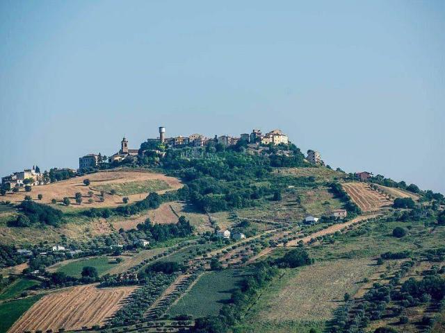 Stabile intero commerciale / direzionale / artigianale in vendita a Monteprandone, CENTOBUCHI sot