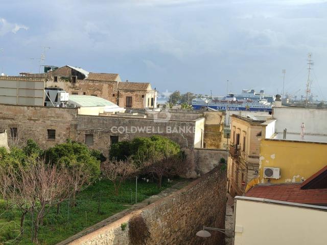 Stabile / Palazzo in vendita a Brindisi, Centro