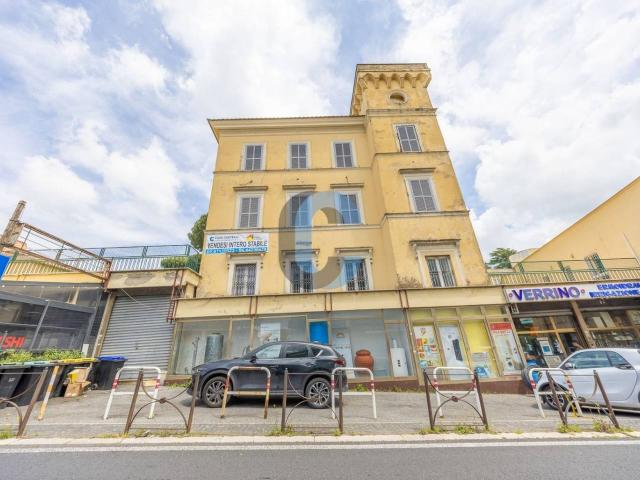 Stabile Palazzo in vendita a Grottaferrata