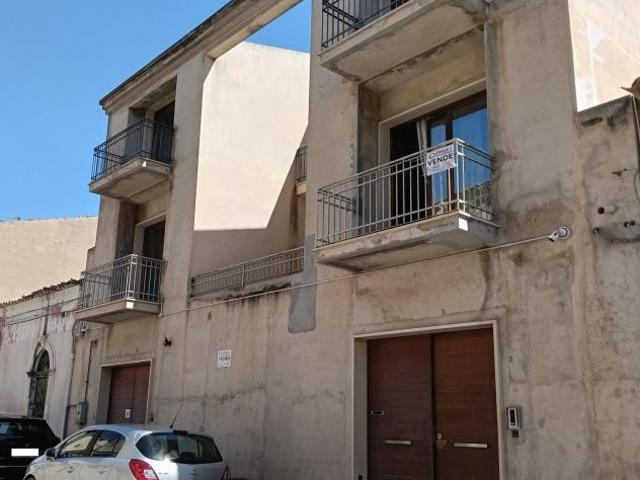 Stabile Via p. Umberto Vittoria RG