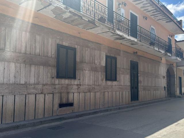 Stabile/Palazzo con giardino a Trentola Ducenta