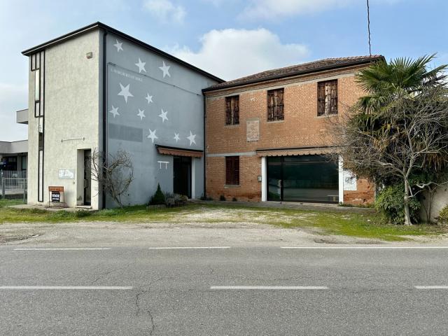 Stabile/Palazzo con giardino a Borgo Veneto