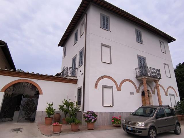 Stabile/Palazzo con giardino a Monteroni d'Arbia