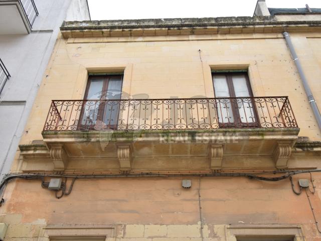 Stabile/Palazzo con giardino in via gorizia 35, Lecce