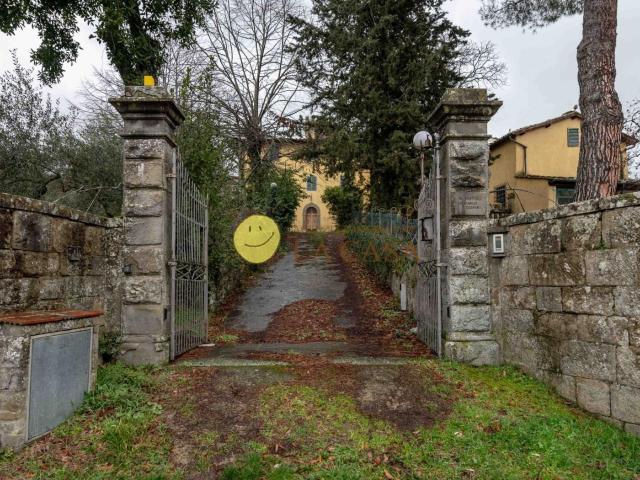 Stabile/Palazzo con giardino, Reggello centro