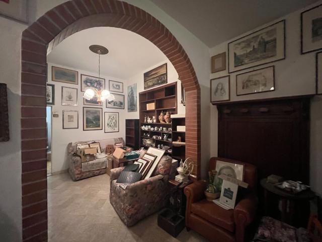 Stabile/Palazzo con terrazzo a Pietrasanta