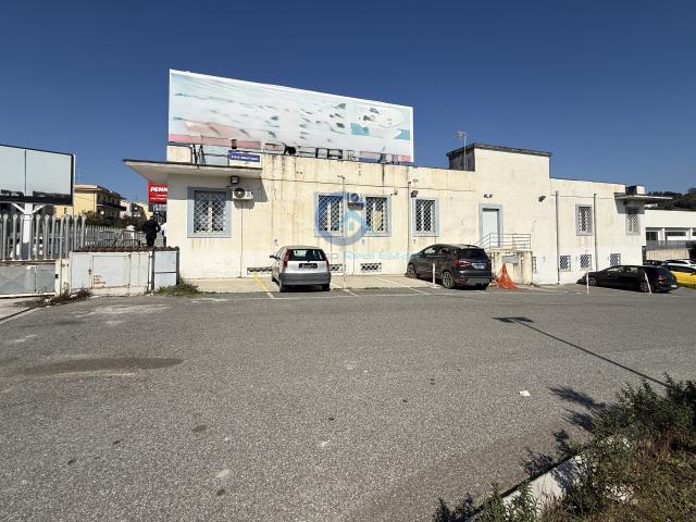 Stabile/Palazzo con terrazzo in viale magna grecia 247, Catanzaro
