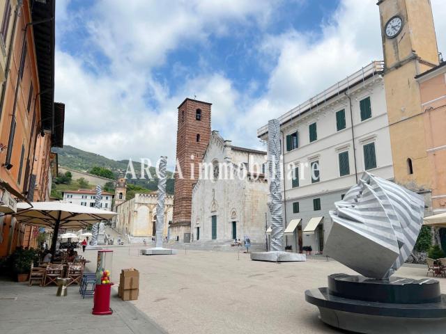 Stabile/Palazzo con terrazzi, Pietrasanta centro storico