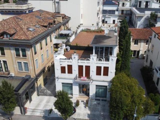 STABILE/PALAZZO di 13 vani e di 732 mq BASSANO DEL GRAPPA rif. DP341B
