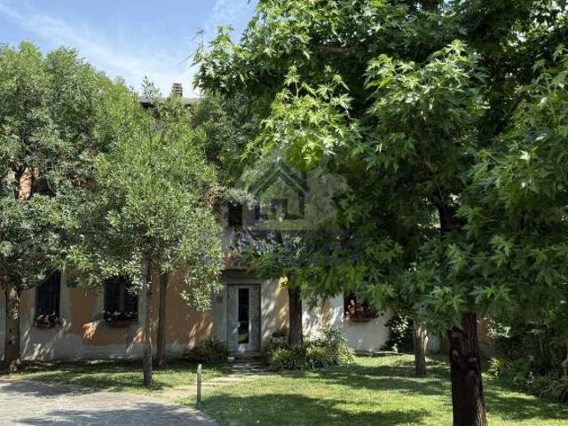 Stabile/palazzo in vendita a Corte de' Frati via don bozzuffi