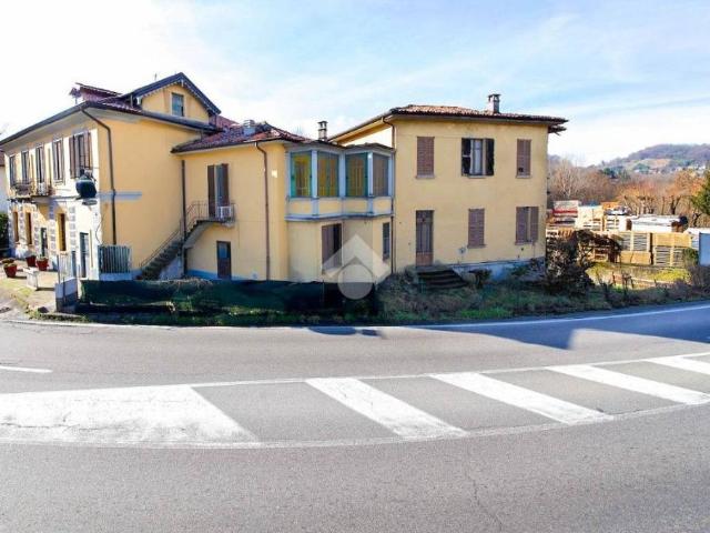 Stabile/palazzo in vendita a Calco via Nazionale, 65