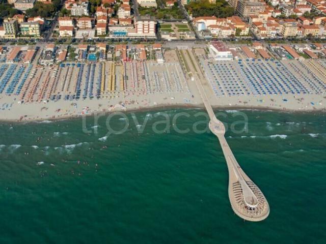 Stabile/palazzo in vendita a Camaiore, Lido Di Camaiore