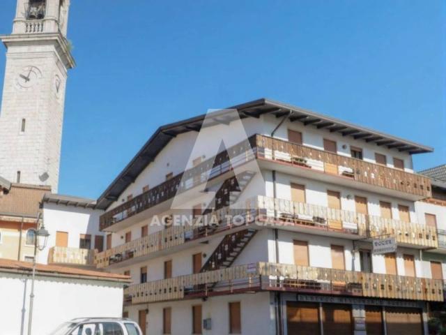Stabile/palazzo in vendita a Canove di Roana via Roma, Canove Di Roana