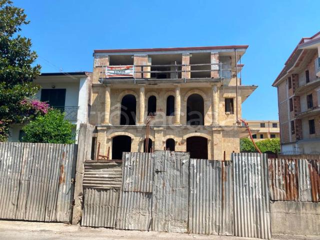Stabile/palazzo in vendita a Carinaro via Madonnelle, 43