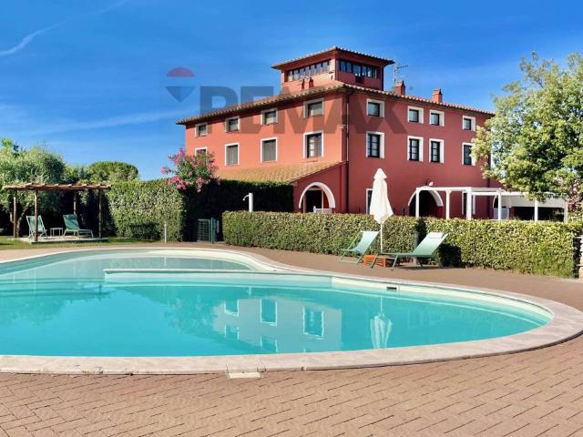 Stabile/palazzo in vendita a Castagneto Carducci, Donoratico
