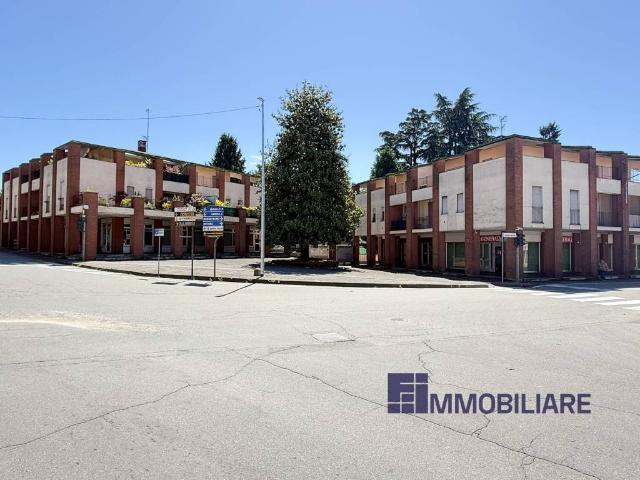 Stabile/palazzo in vendita a Castelletto sopra Ticino via 25 Aprile, 43