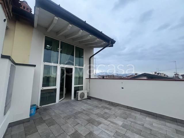 Stabile/palazzo in vendita a Castenedolo via 15 Giugno, 158