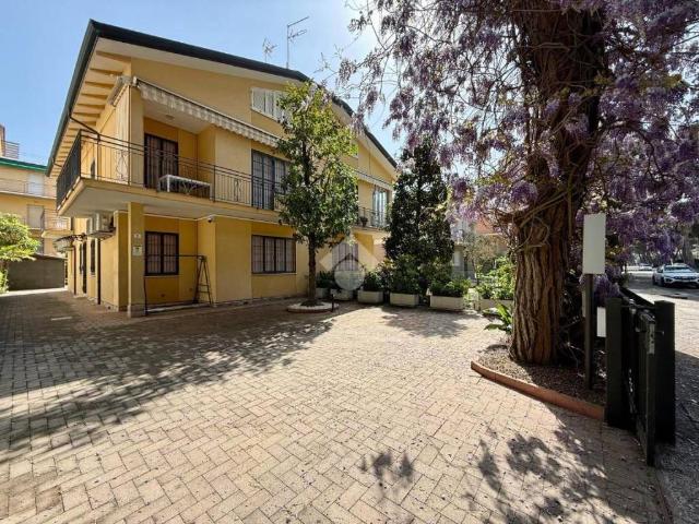 Stabile/palazzo in vendita a Cervia, Pinarella