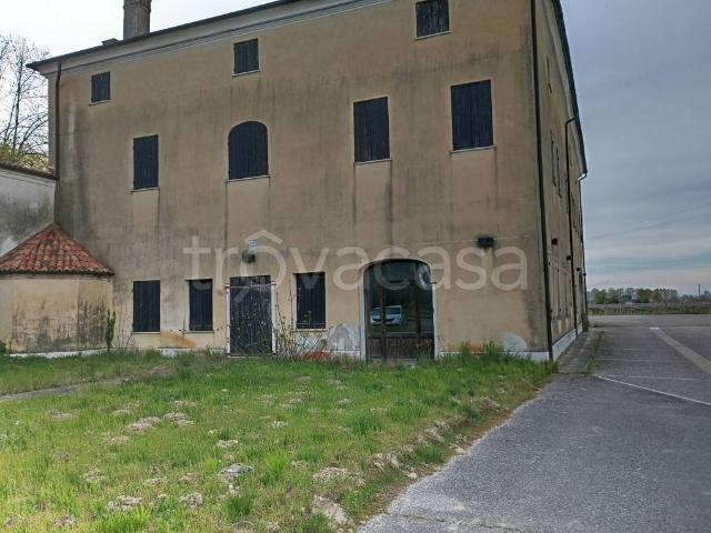 Stabile/palazzo in vendita a Cessalto via Calnova Boschi