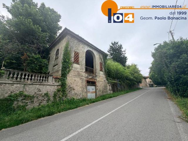 Stabile/palazzo in vendita a Besana in Brianza via San Clemente