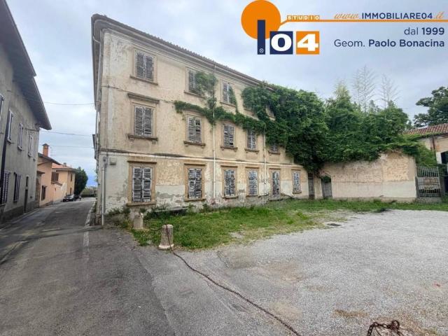 Stabile/palazzo in vendita a Besana in Brianza via San Clemente