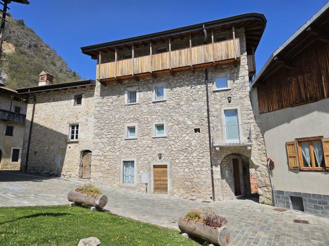 STABILE/PALAZZO in VENDITA a BRACCA di 5 vani