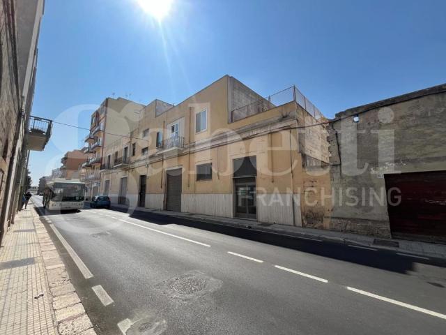 Stabile/palazzo in vendita a Brindisi