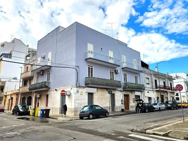 Stabile/palazzo in vendita a Brindisi, Commenda
