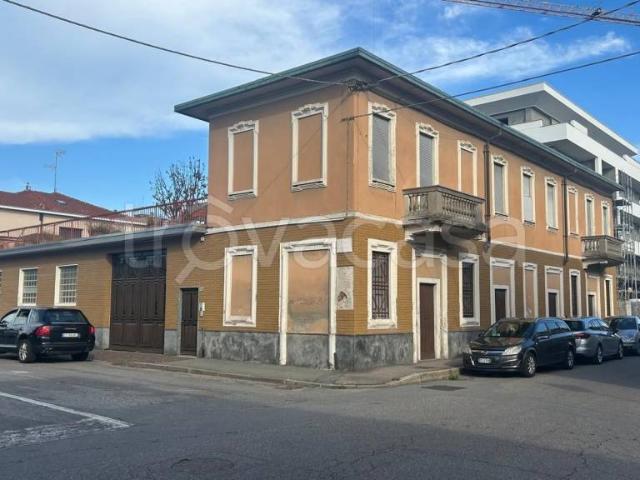Stabile/palazzo in vendita a Busto Arsizio via Pescara, 26, San Michele