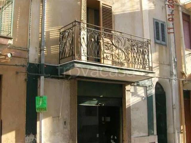 Stabile/palazzo in vendita a Giardinello
