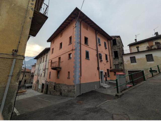 Stabile/Palazzo in vendita a Dizzasco