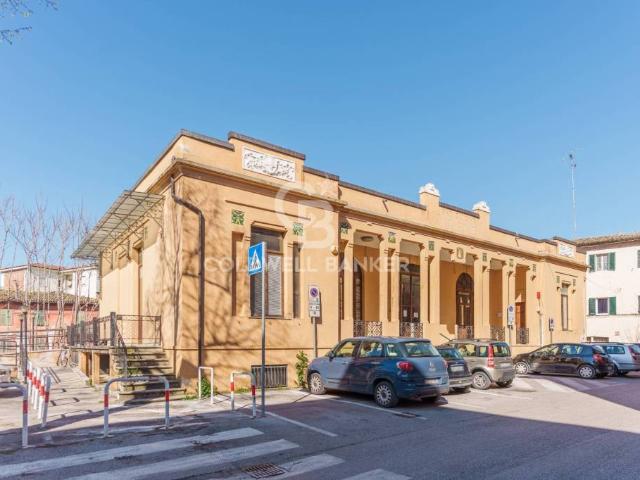 Stabile/palazzo in vendita a Foligno via ospedale