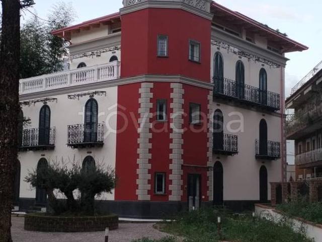 Stabile/palazzo in vendita a Formia