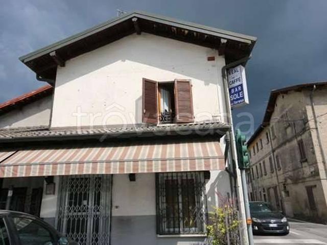 Stabile/palazzo in vendita a Faloppio via boscone
