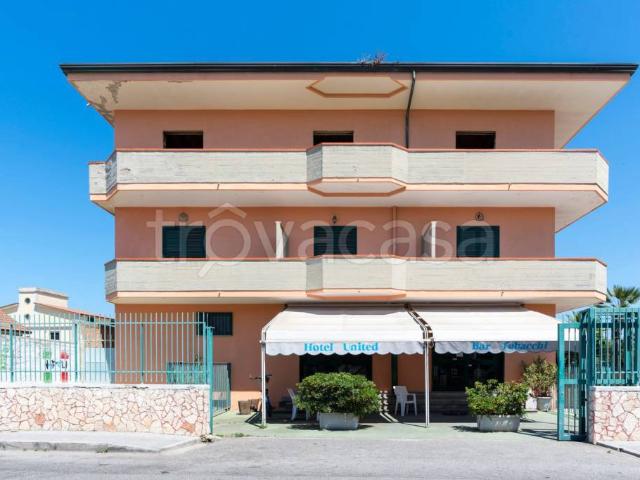 Stabile/palazzo in vendita a Ischitella Lido, Castel Volturno