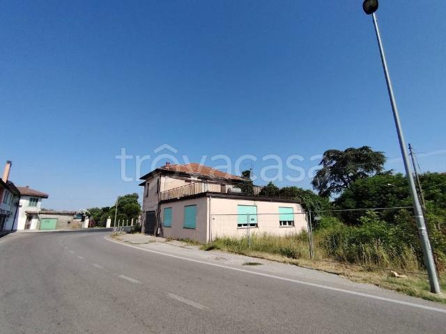 Stabile/palazzo in vendita a Lama Polesine, Ceregnano