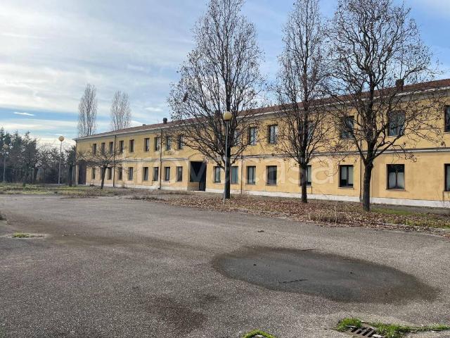 Stabile/palazzo in vendita a Modena, Sacca Stazione