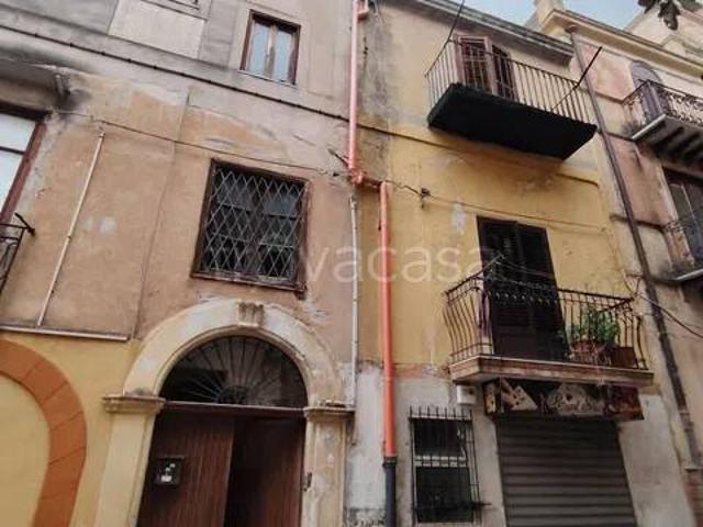 Stabile/palazzo in vendita a Montelepre via Roma No Number