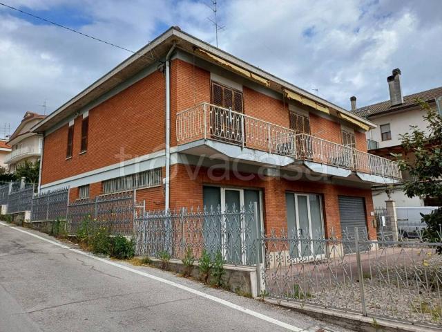 Stabile/palazzo in vendita a Monteprandone, Centobuchi
