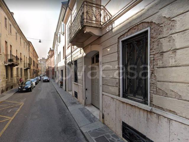 Stabile/palazzo in vendita a Mantova, Centro