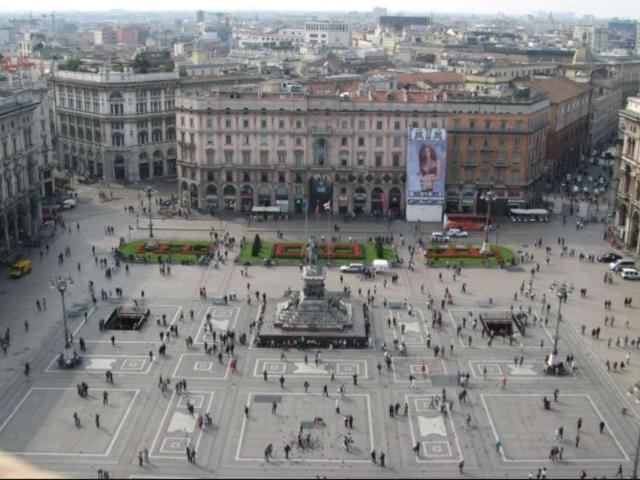 STABILE/PALAZZO in VENDITA a MILANO di 30 vani