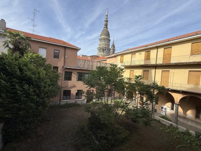Stabile/palazzo in vendita a Novara via San Gaudenzio, 11
