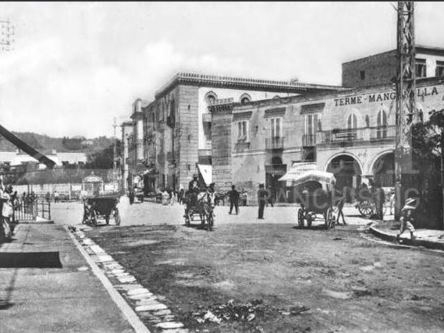 Stabile/palazzo in vendita a Napoli, Bagnoli