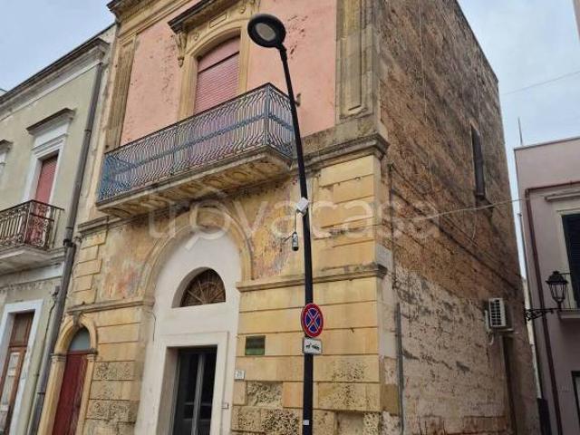 Stabile/palazzo in vendita a Neviano