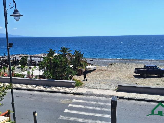 Stabile/Palazzo in vendita a Nizza di Sicilia