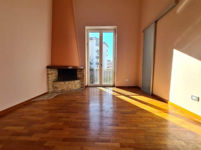 Stabile/palazzo in vendita a Santa Maria Capua Vetere via Amendola 10