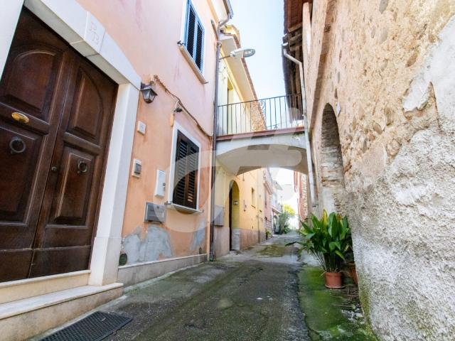STABILE/PALAZZO in VENDITA a SANT'ANGELO A CUPOLO