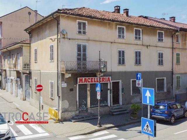 Stabile/palazzo in vendita a Poirino via Amaretti, 16