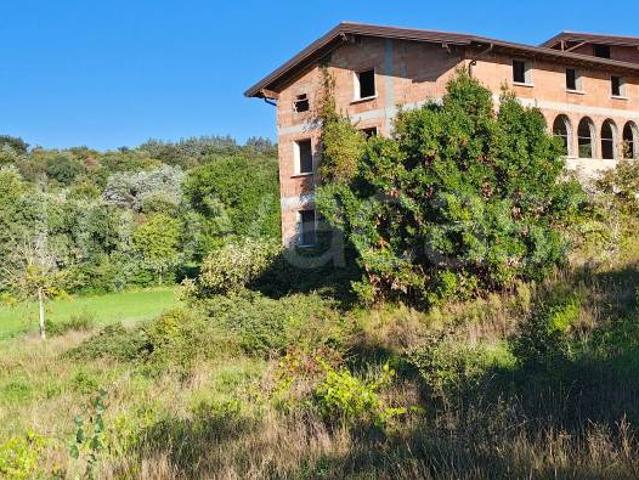 Stabile/palazzo in vendita a Polpenazze del Garda